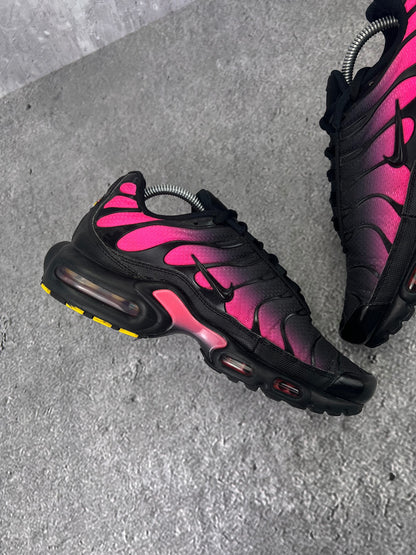 Nike Air Max Plus Black Hyper Pink - buty sportowe, wewnętrzny panel lewego buta
