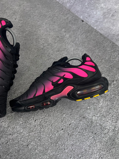 Nike Air Max Plus Black Hyper Pink - buty sportowe, wewnętrzny panel prawego buta