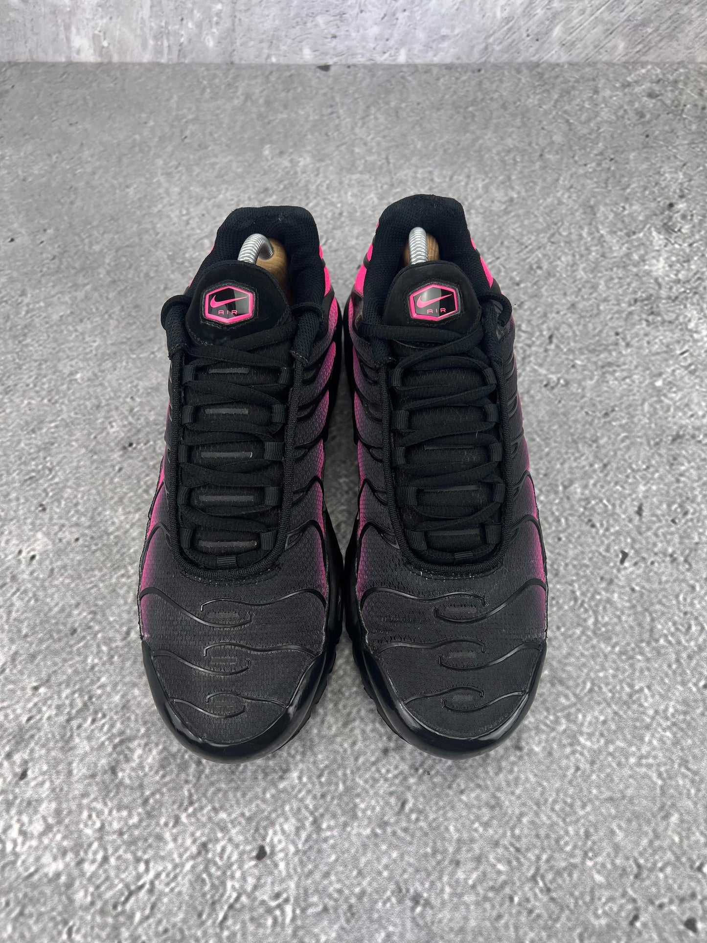Nike Air Max Plus Black Hyper Pink - buty sportowe, widok z góry
