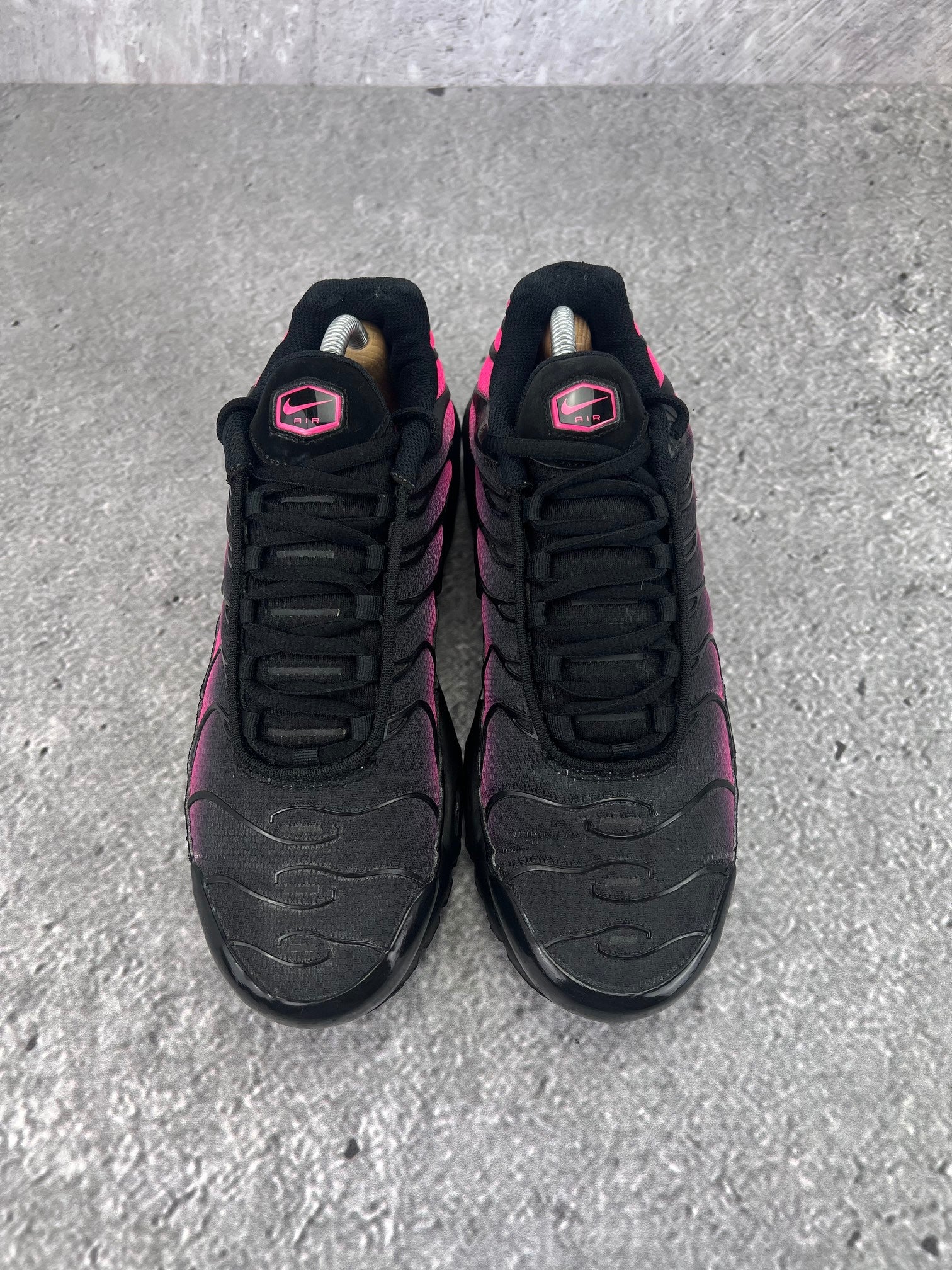 Nike Air Max Plus Black Hyper Pink - buty sportowe, widok z góry