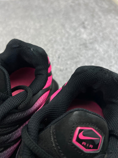 Nike Air Max Plus Black Hyper Pink - buty sportowe, zapiętki butów
