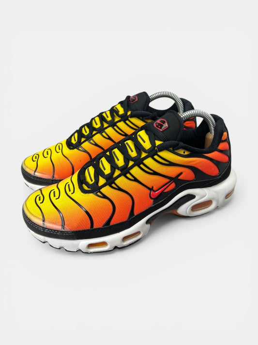 Nike Air Max Plus Sunset - buty sportowe, widok z boku