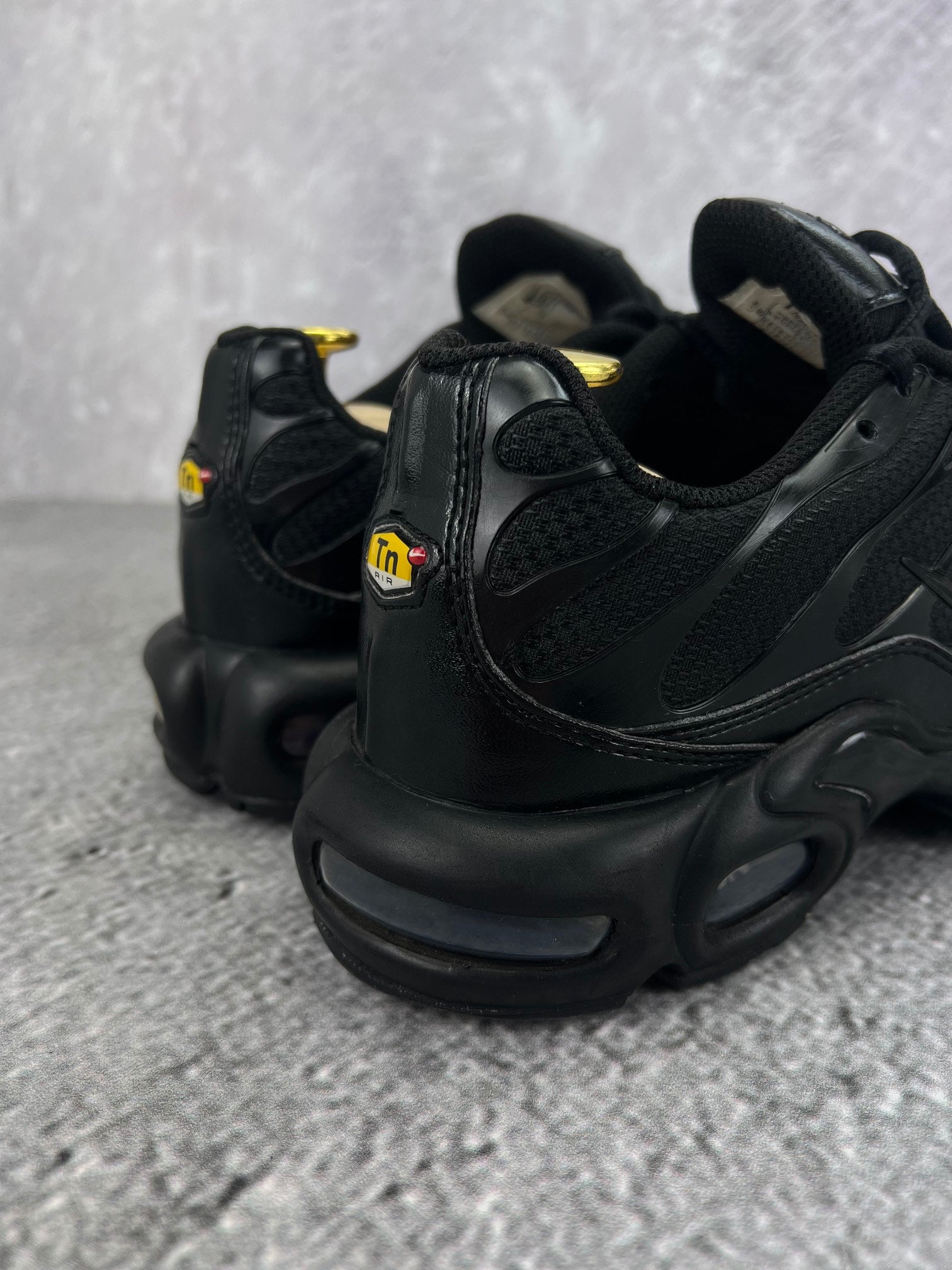 Nike Air Max Plus Triple Black - buty sportowe, widok z góry