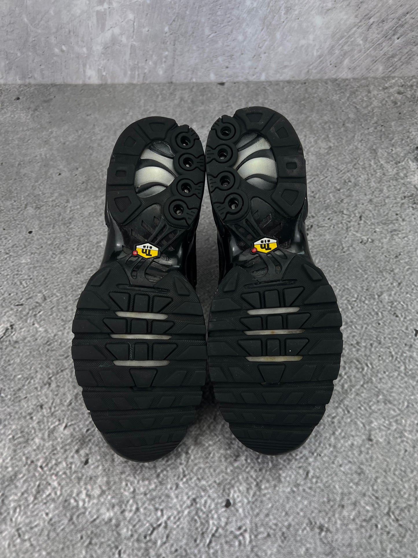 Nike Air Max Plus Triple Black - buty sportowe, podeszwa