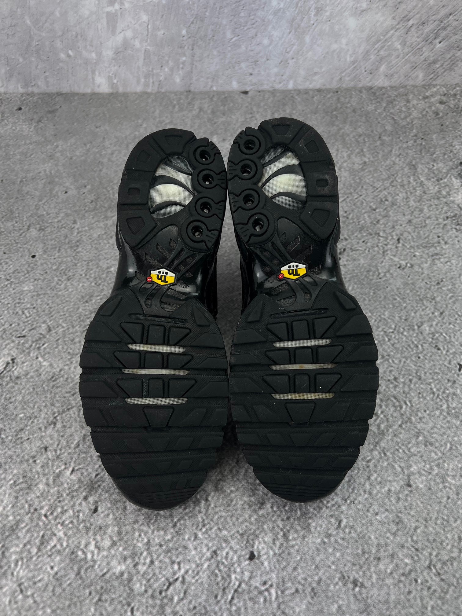 Nike Air Max Plus Triple Black - buty sportowe, podeszwa
