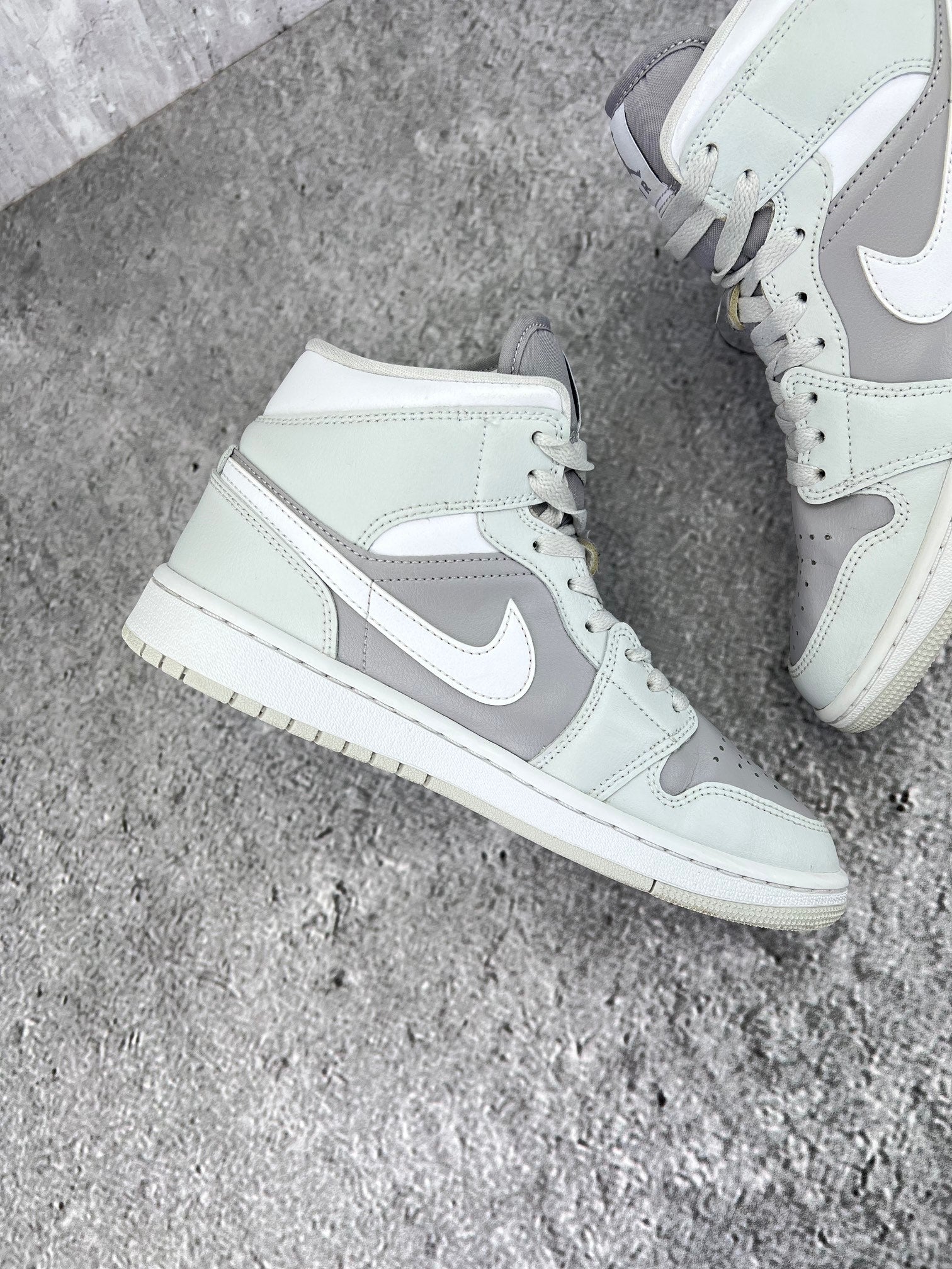 Jordan Air Jordan 1 Mid Photon Dust - buty sportowe, wewnętrzny panel lewego buta