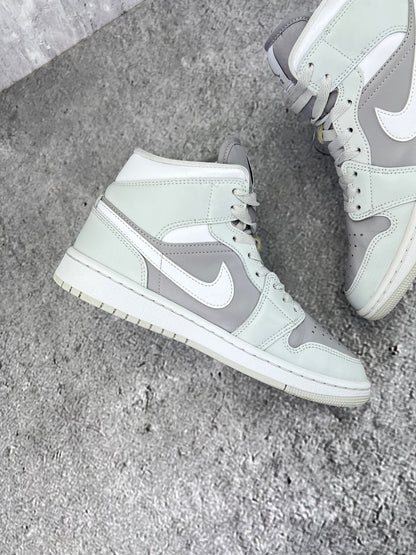 Jordan Air Jordan 1 Mid Photon Dust - buty sportowe, wewnętrzny panel lewego buta