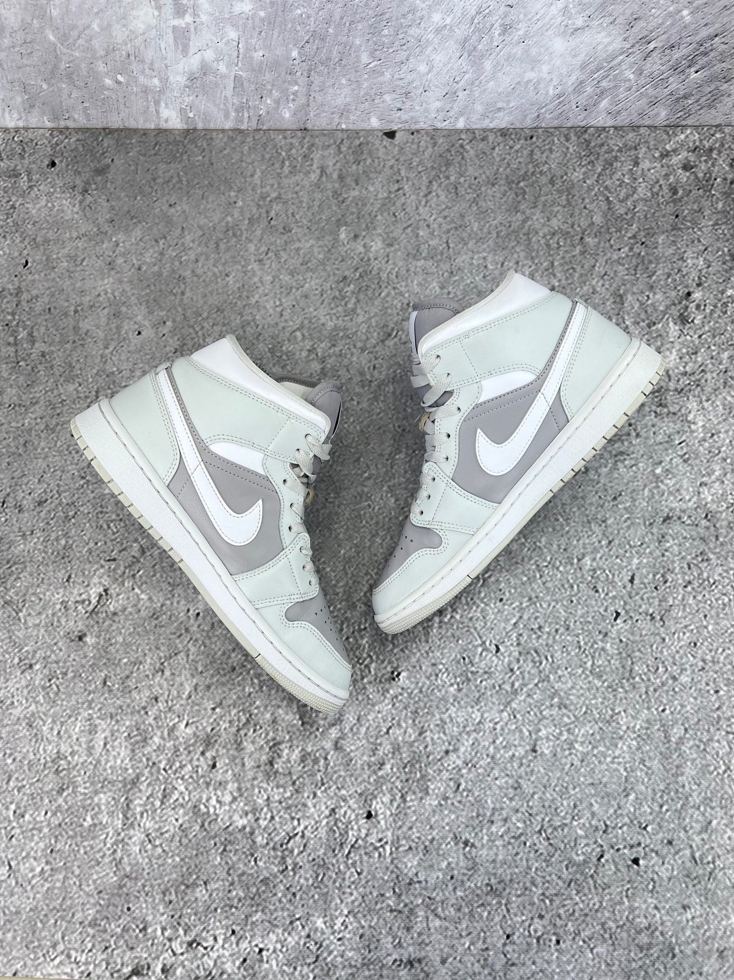 Jordan Air Jordan 1 Mid Photon Dust - buty sportowe, wewnętrzny panel prawego buta