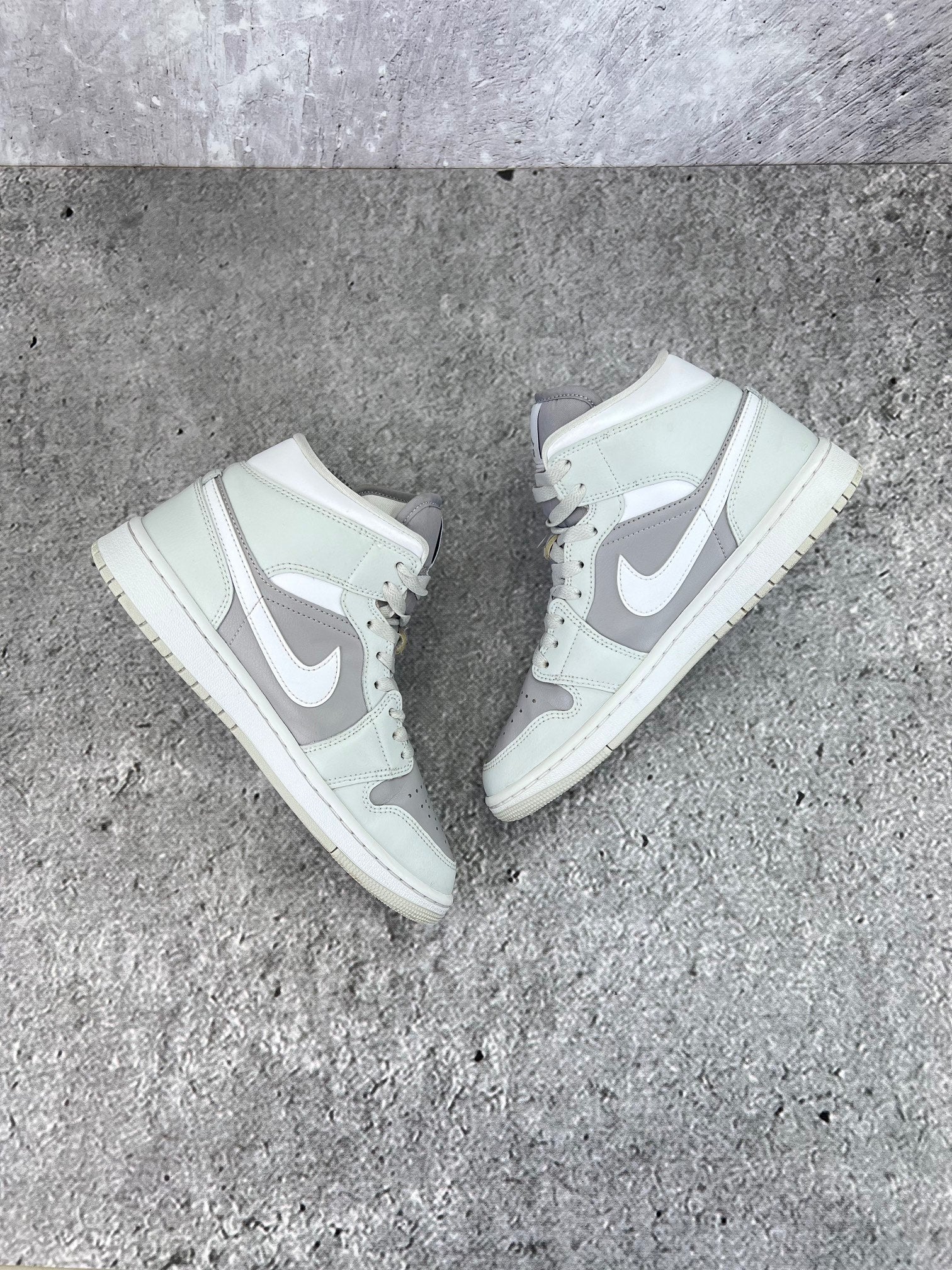 Jordan Air Jordan 1 Mid Photon Dust - buty sportowe, wewnętrzny panel prawego buta