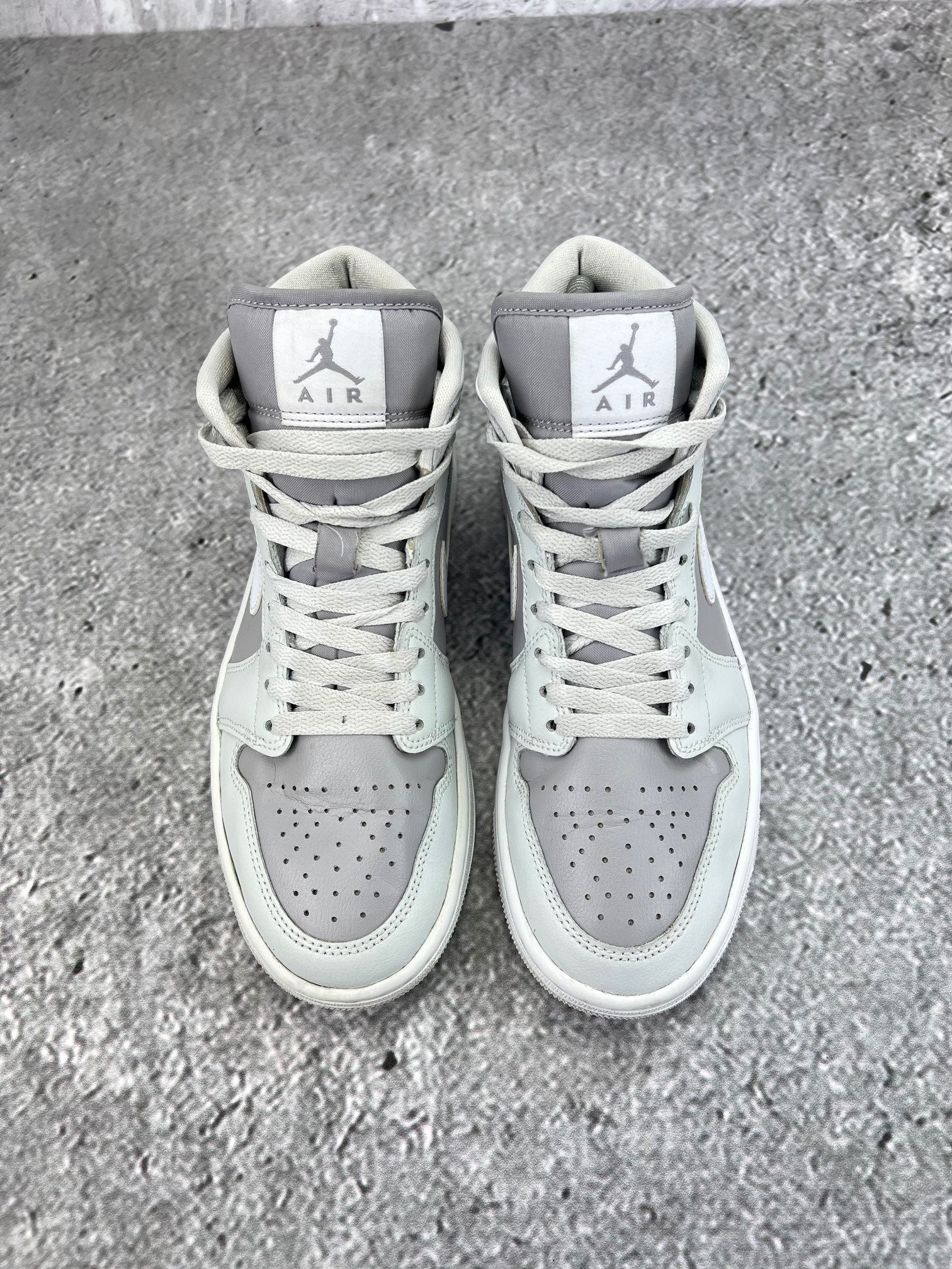 Jordan Air Jordan 1 Mid Photon Dust - buty sportowe, widok z tyłu