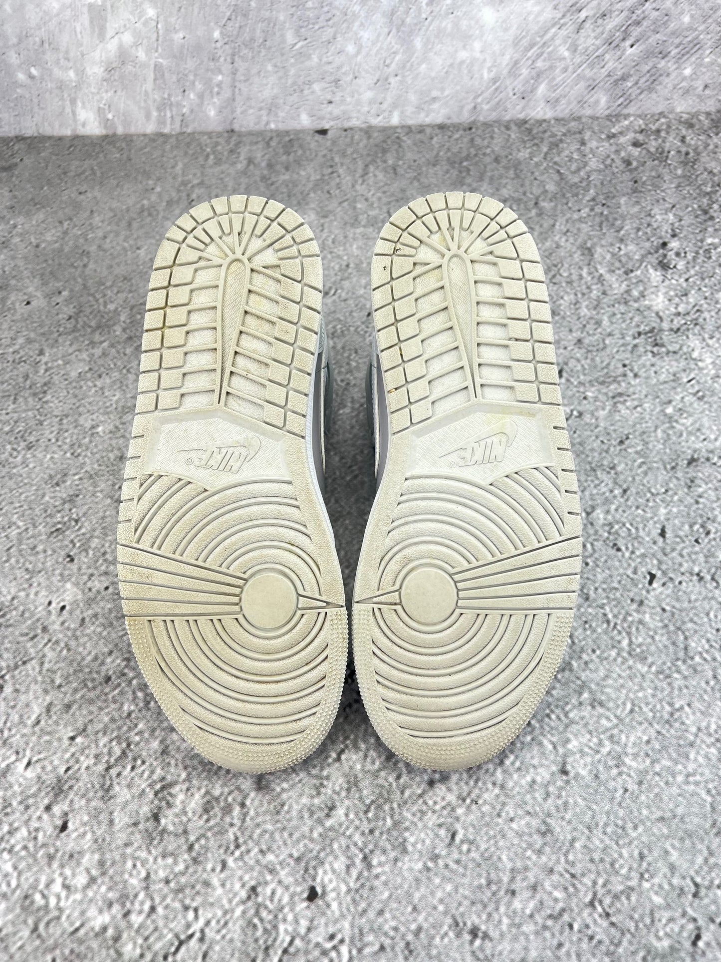 Jordan Air Jordan 1 Mid Photon Dust - buty sportowe, podeszwa