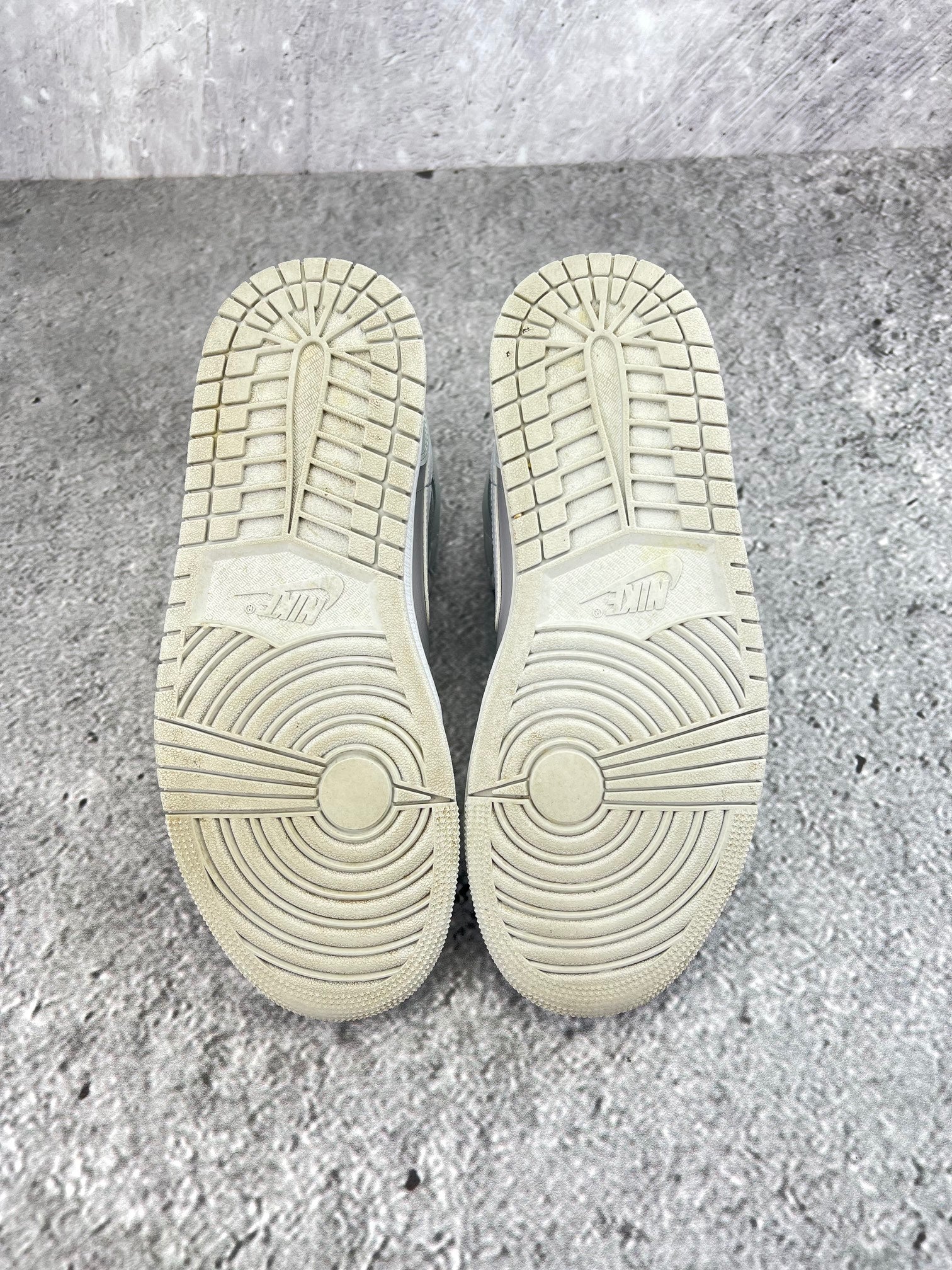 Jordan Air Jordan 1 Mid Photon Dust - buty sportowe, podeszwa