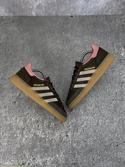 Adidas Handball Spezial Dark Brown - buty sportowe, widok z góry na zewnętrzną stronę butów