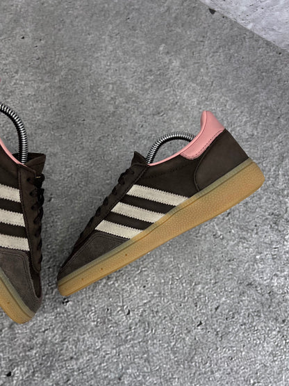 Adidas Handball Spezial Dark Brown - buty sportowe, wewnętrzny panel prawego buta