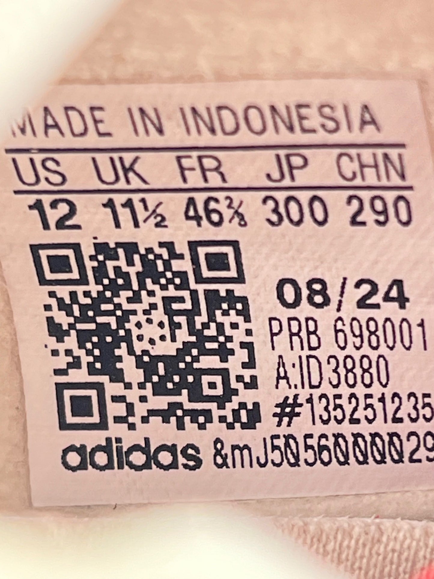 Adidas Predator Elite Firm Ground Champagne - buty sportowe, para butów, widok z boku na tle studyjnym