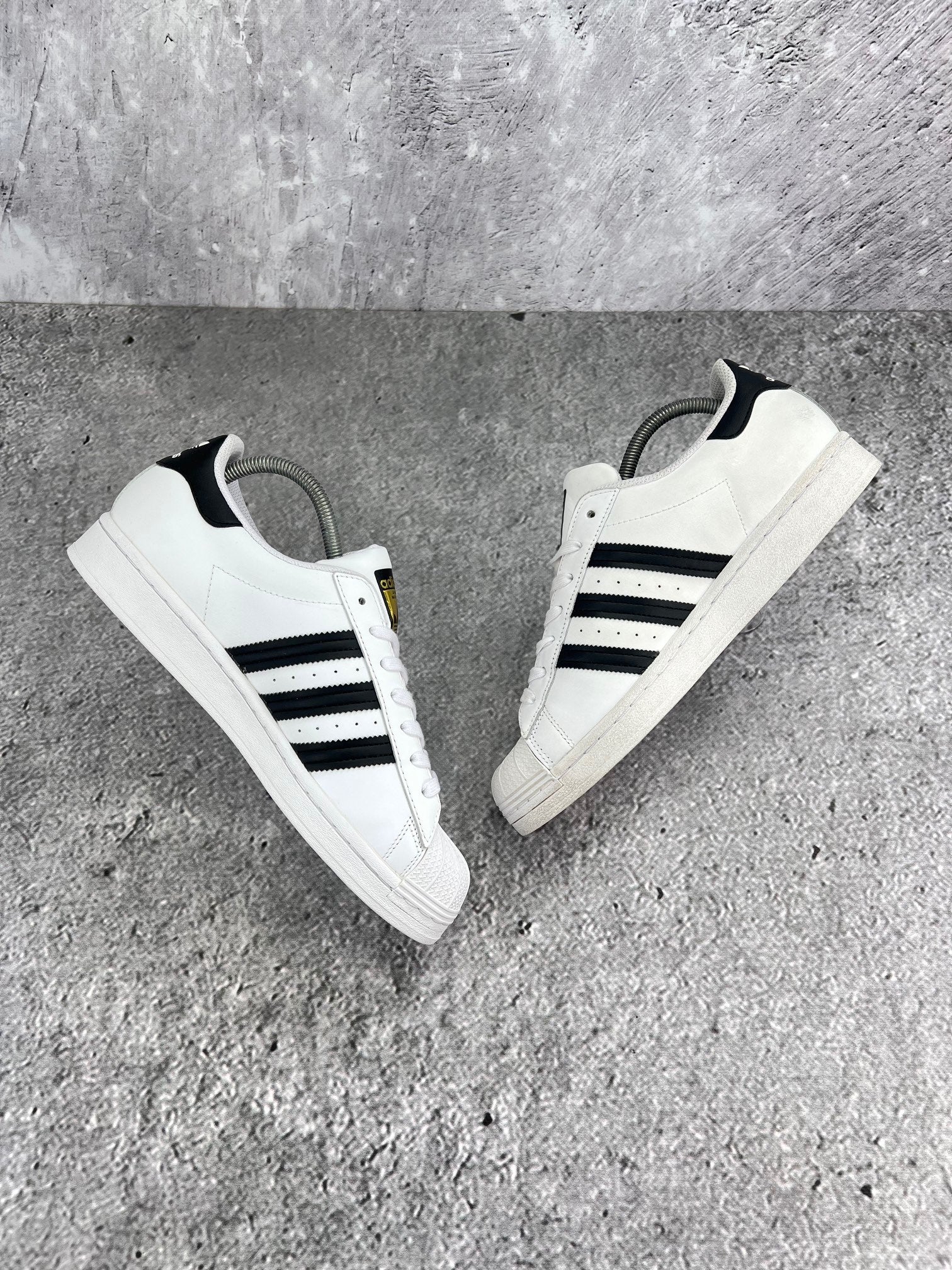 Adidas Superstar White/Black - buty sportowe, widok z góry na wewnętrzną stronę butów