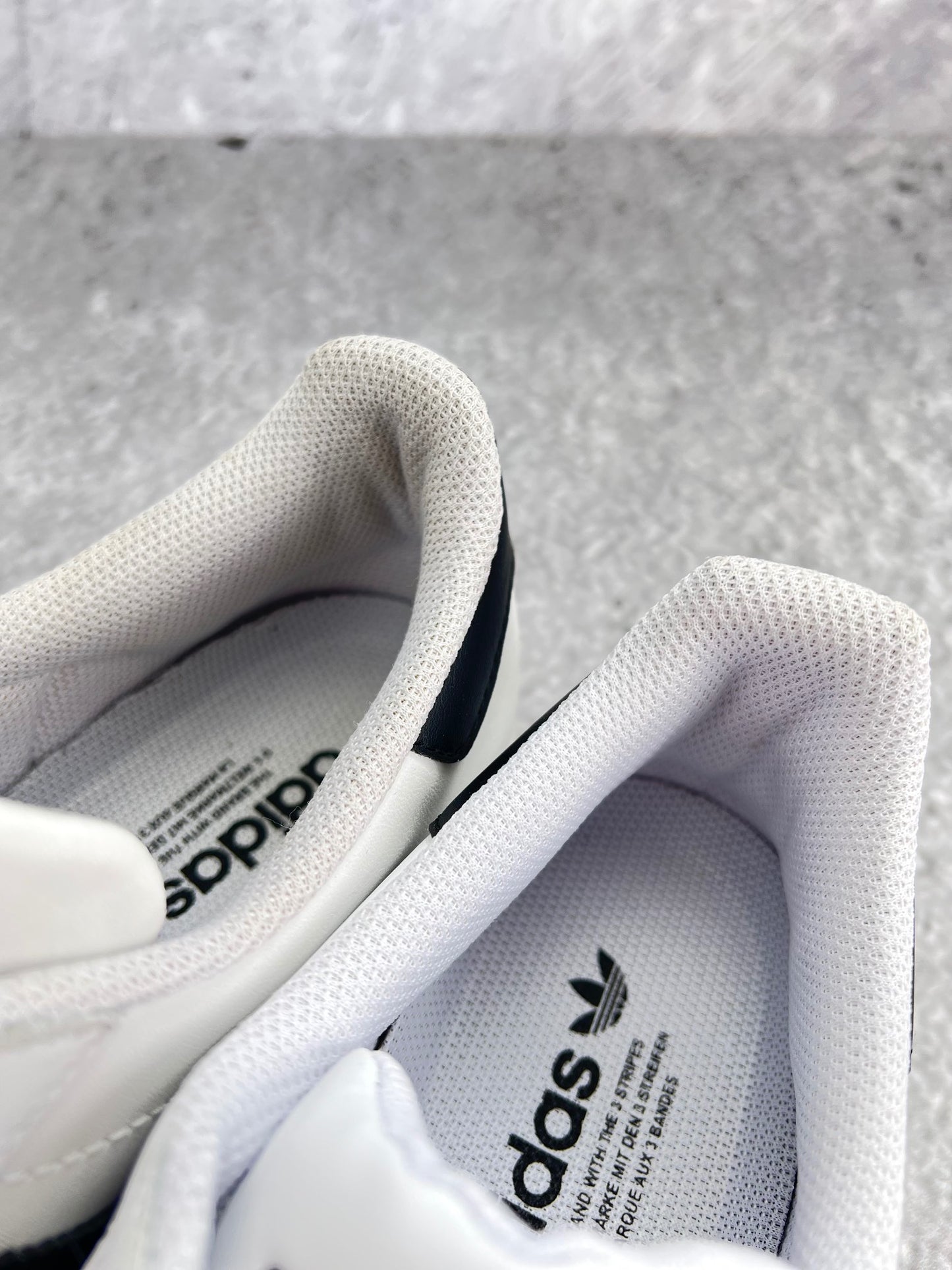 Adidas Superstar White/Black - buty sportowe, zapiętki butów