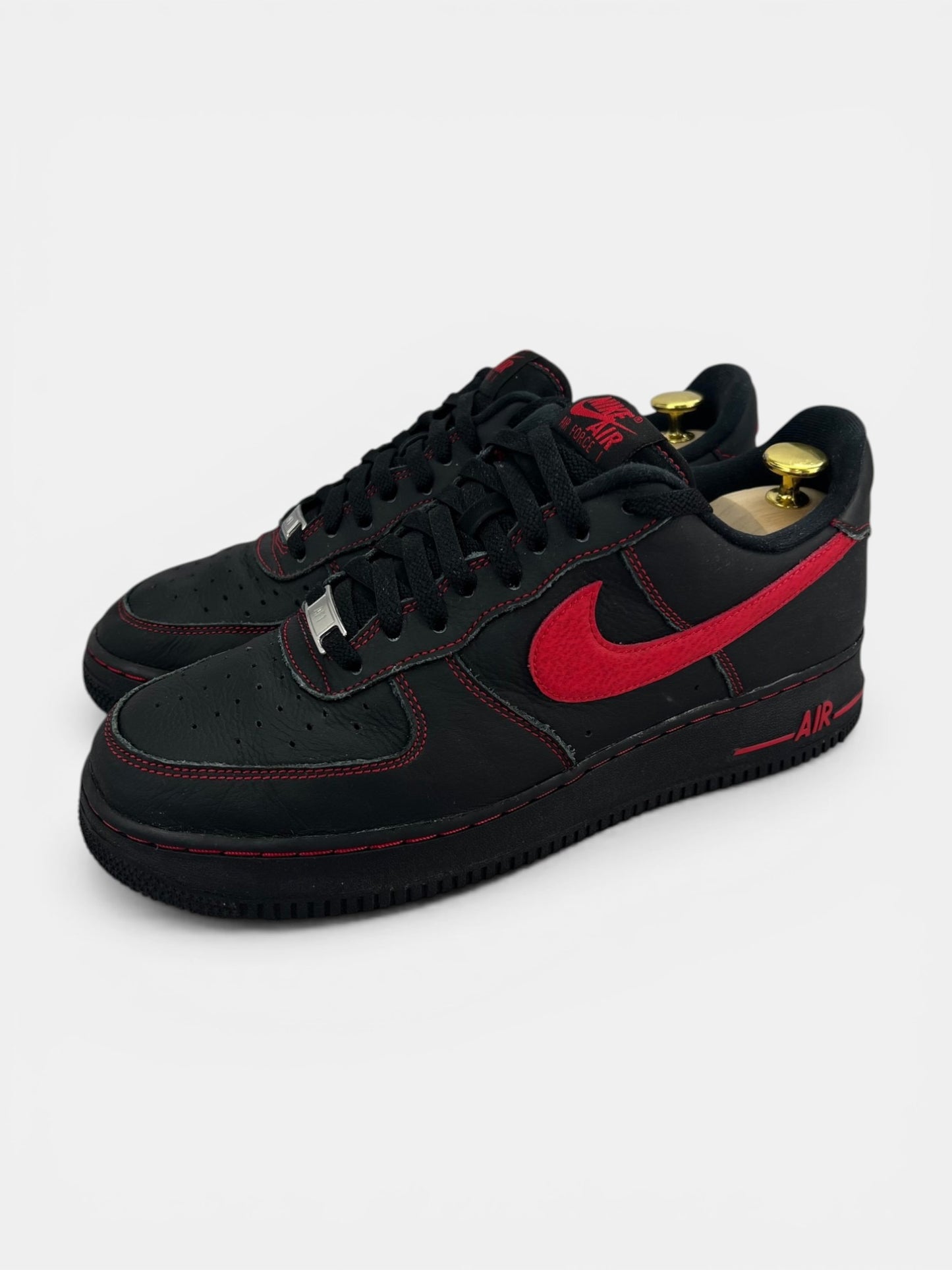 Nike Air Force 1 '07 LV8 Bred - buty sportowe, widok z boku