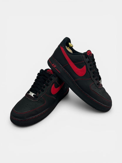 Nike Air Force 1 '07 LV8 Bred - buty sportowe, boczny profil