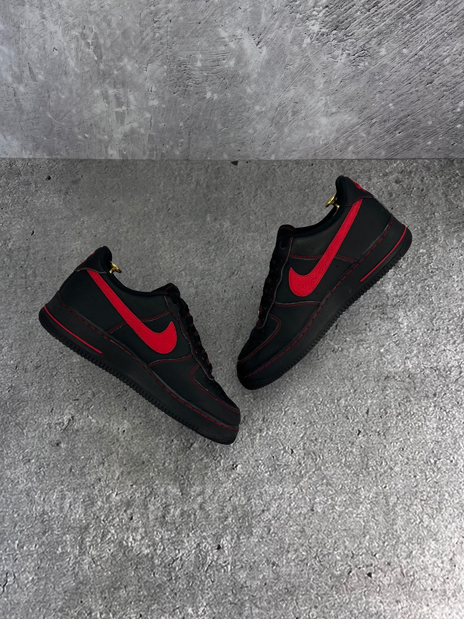 Nike Air Force 1 '07 LV8 Bred - buty sportowe, widok z góry na wewnętrzną stronę butów