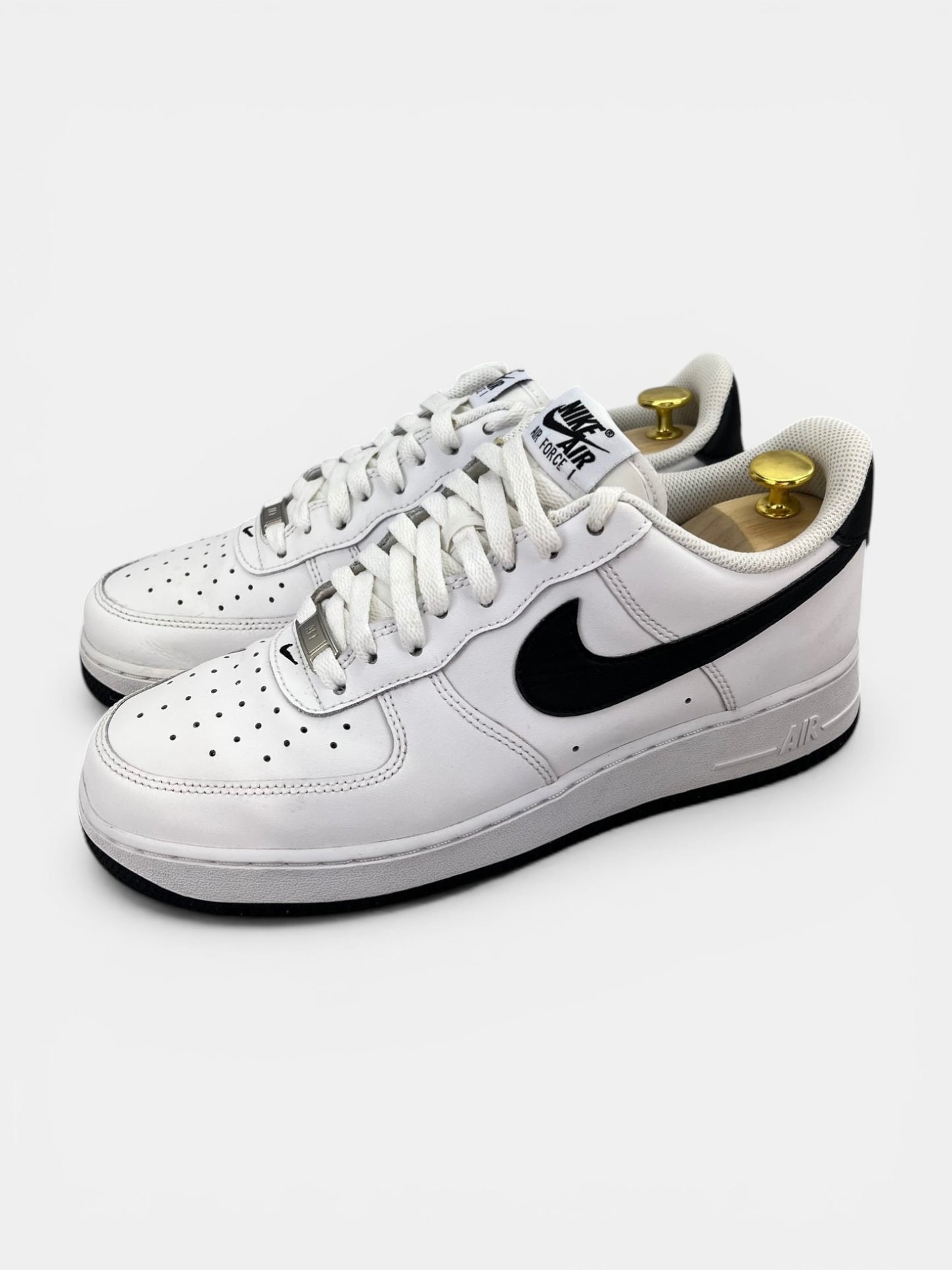 Nike Air Force 1 ’07 “White / Black” White Black - buty sportowe, widok z boku