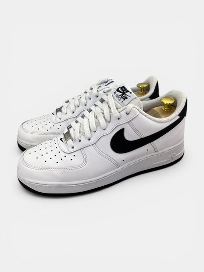 Nike Air Force 1 ’07 “White / Black” White Black - buty sportowe, widok z boku