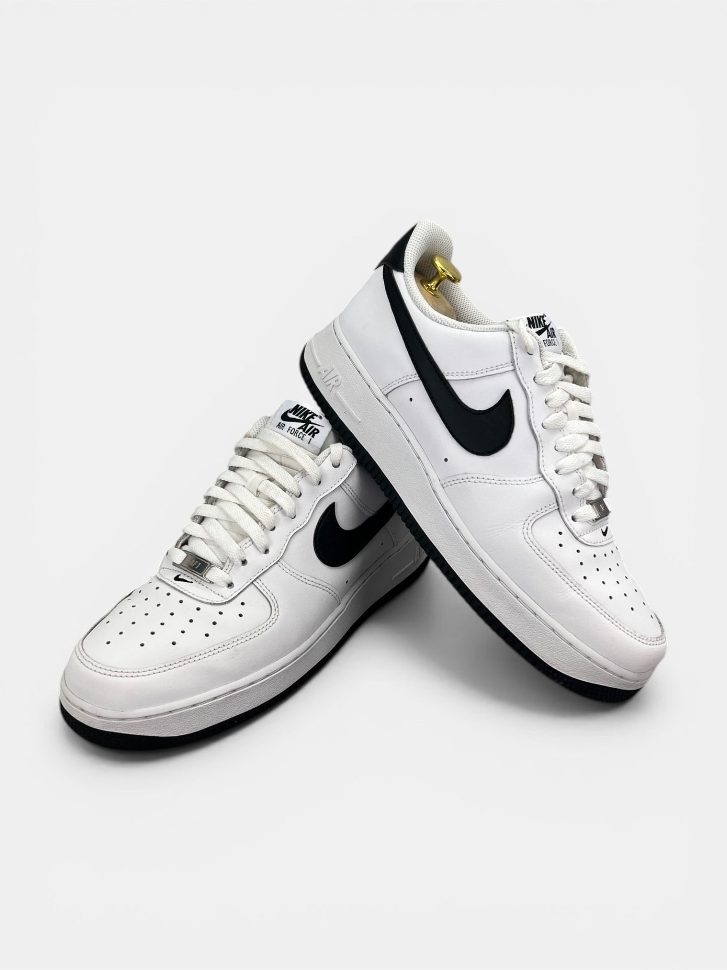 Nike Air Force 1 ’07 “White / Black” White Black - buty sportowe, boczny profil