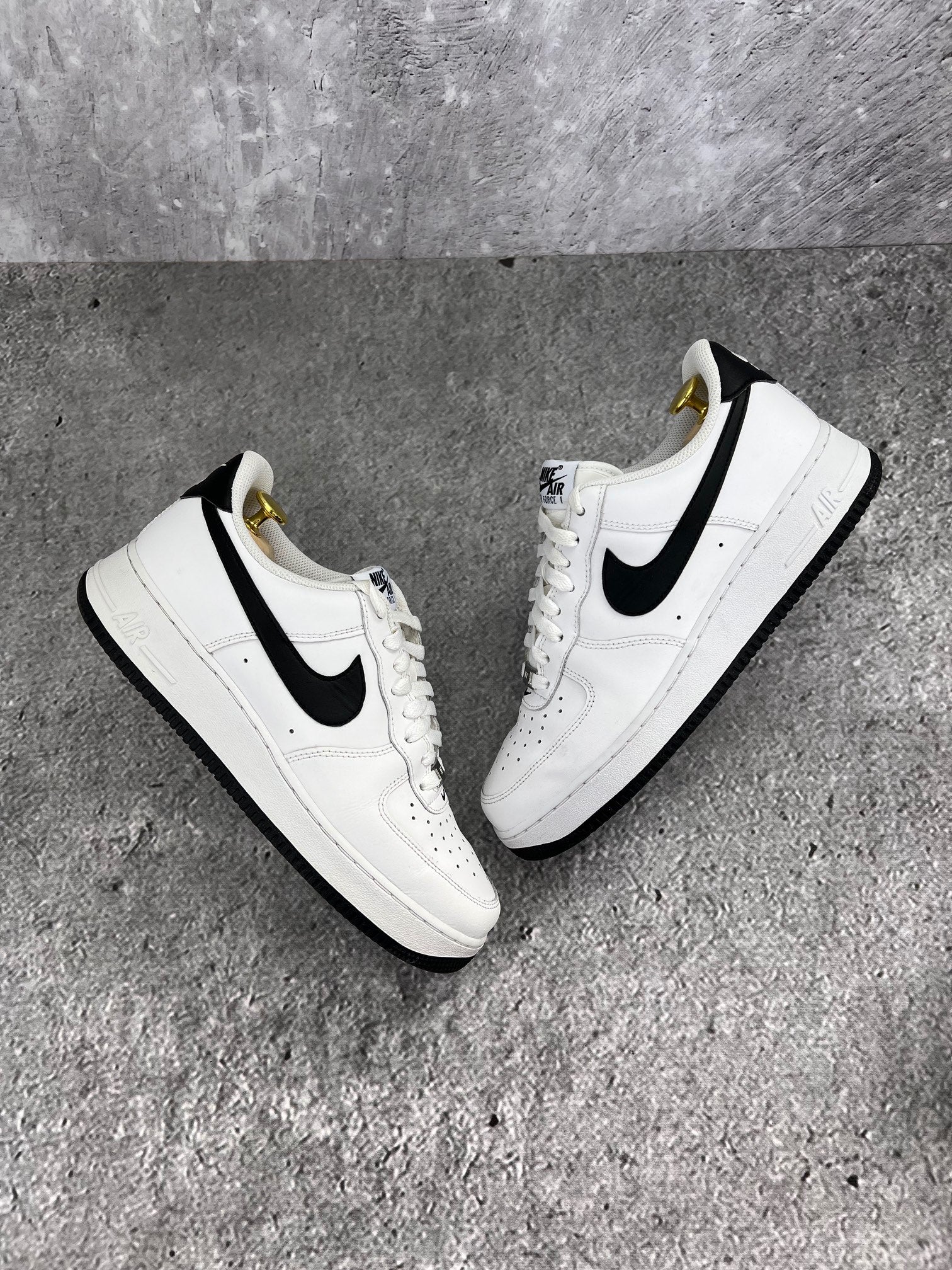 Nike Air Force 1 ’07 “White / Black” White Black - buty sportowe, widok z góry na zewnętrzną stronę butów