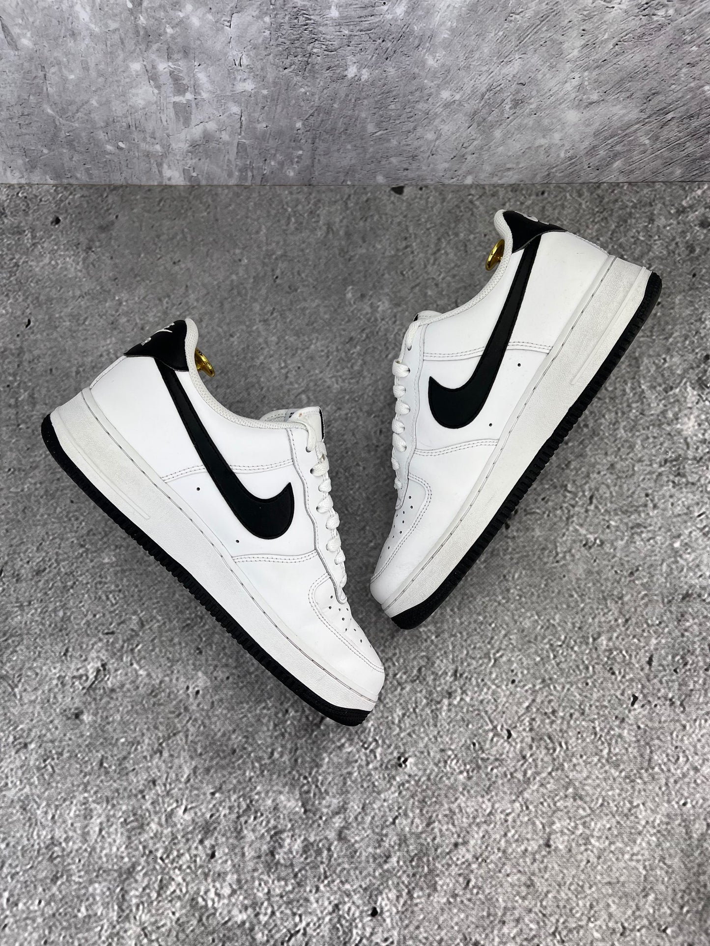 Nike Air Force 1 ’07 “White / Black” White Black - buty sportowe, widok z góry na wewnętrzną stronę butów
