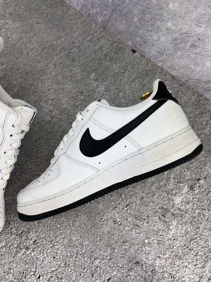 Nike Air Force 1 ’07 “White / Black” White Black - buty sportowe, wewnętrzny panel prawego buta