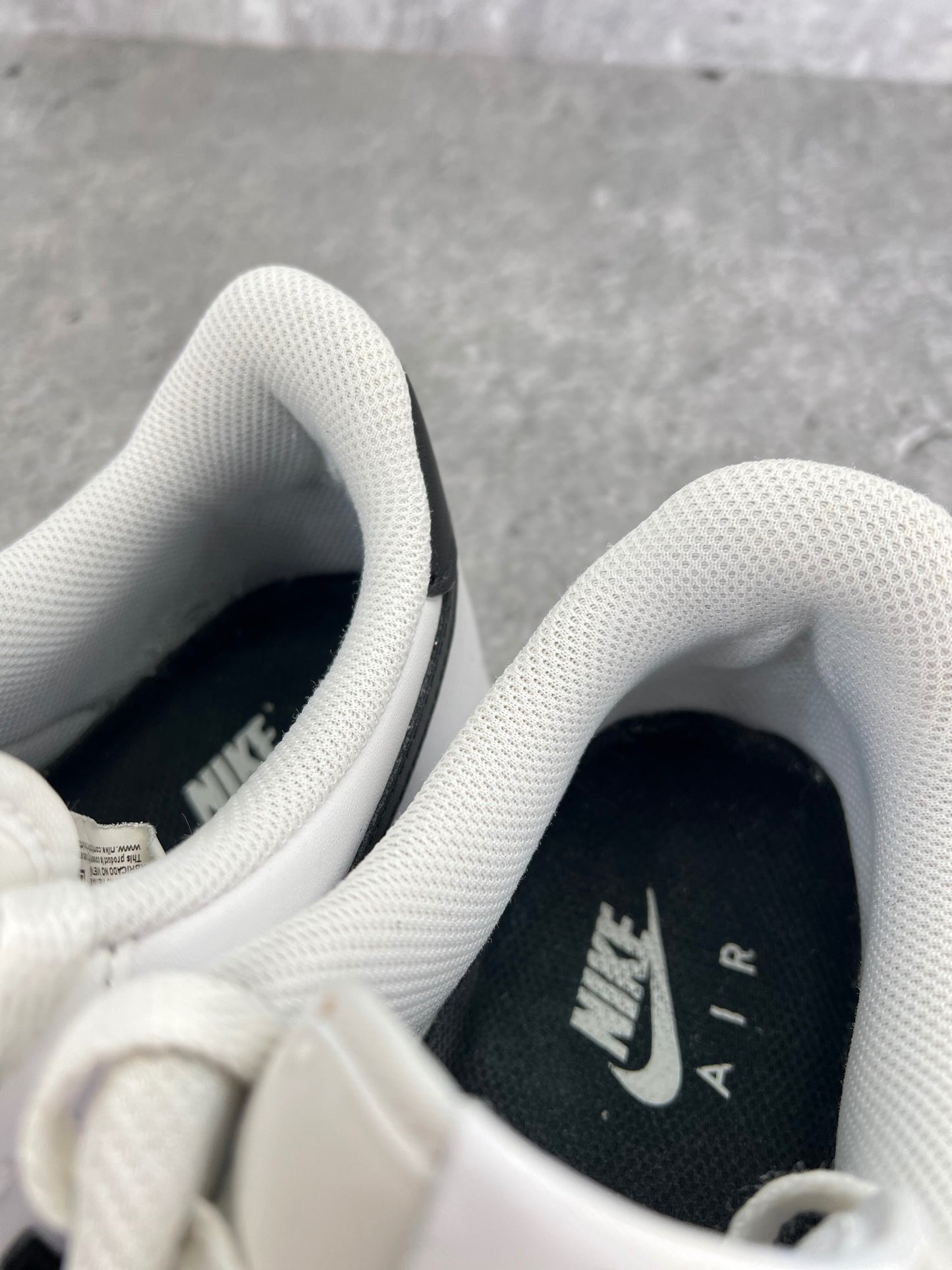Nike Air Force 1 ’07 “White / Black” White Black - buty sportowe, zapiętki butów