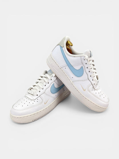 Nike Air Force 1 '07 Light Armory Blue - buty sportowe, boczny profil