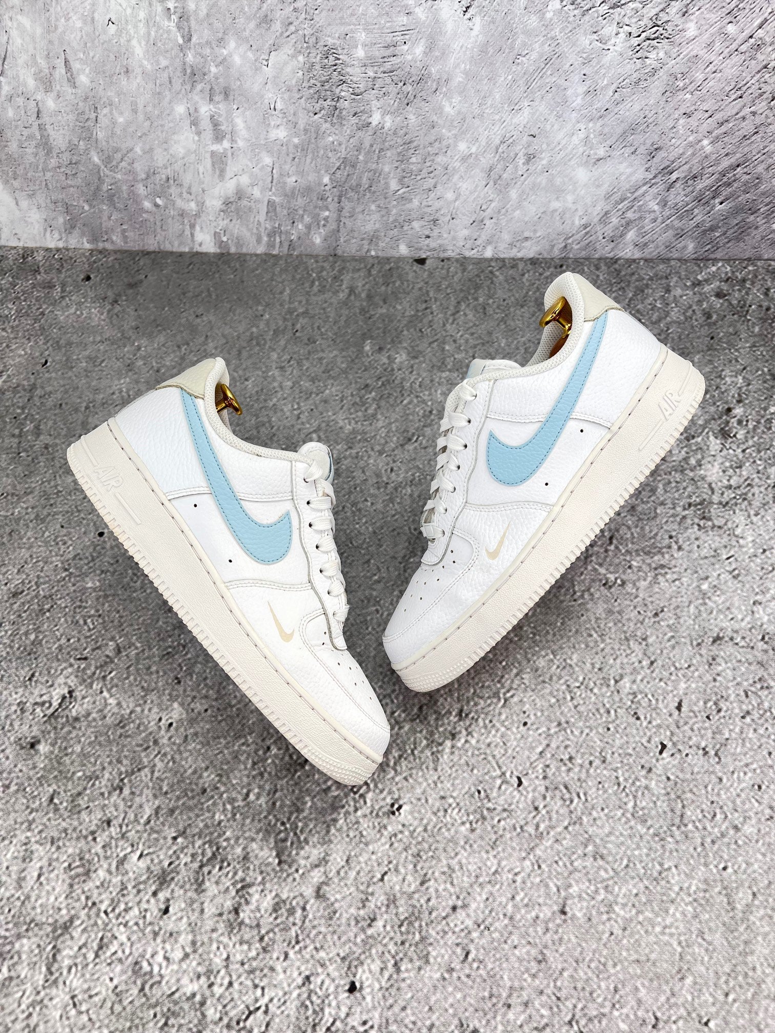 Nike Air Force 1 '07 Light Armory Blue - buty sportowe, widok z góry na zewnętrzną stronę butów