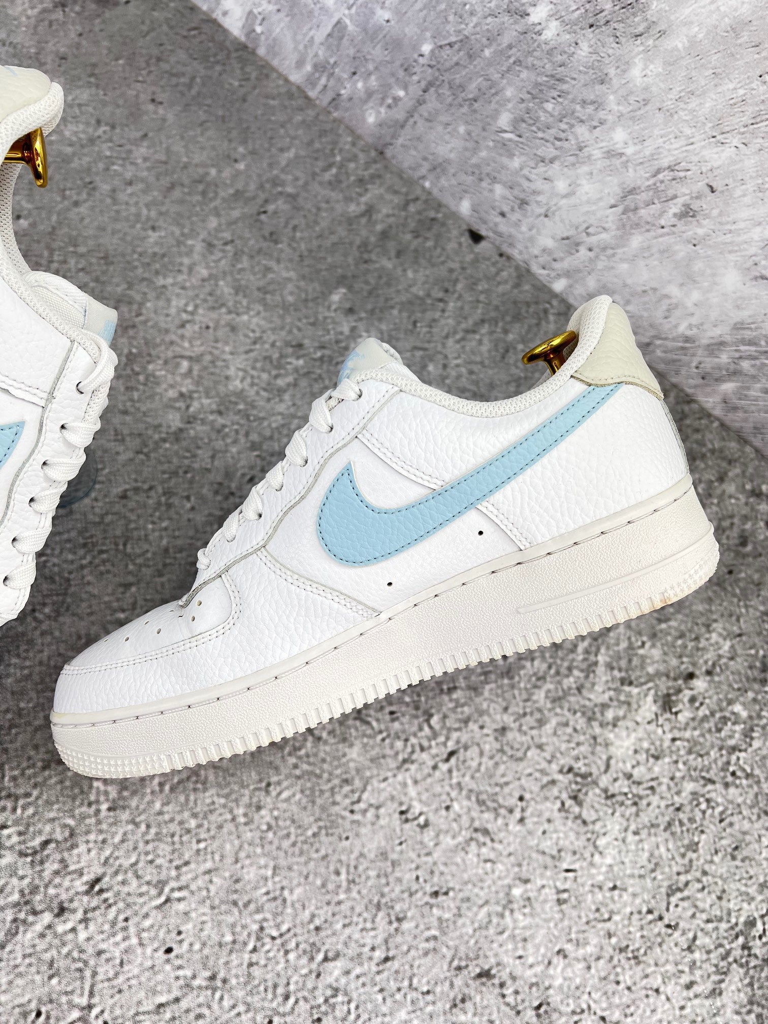 Nike Air Force 1 '07 Light Armory Blue - buty sportowe, wewnętrzny panel prawego buta