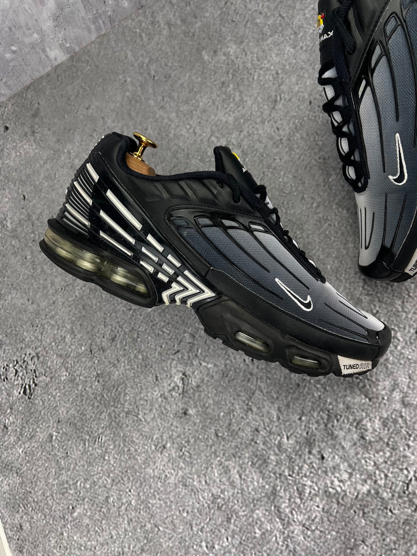 Nike Air Max Plus 3 Black White - buty sportowe, zewnętrzny panel prawego buta