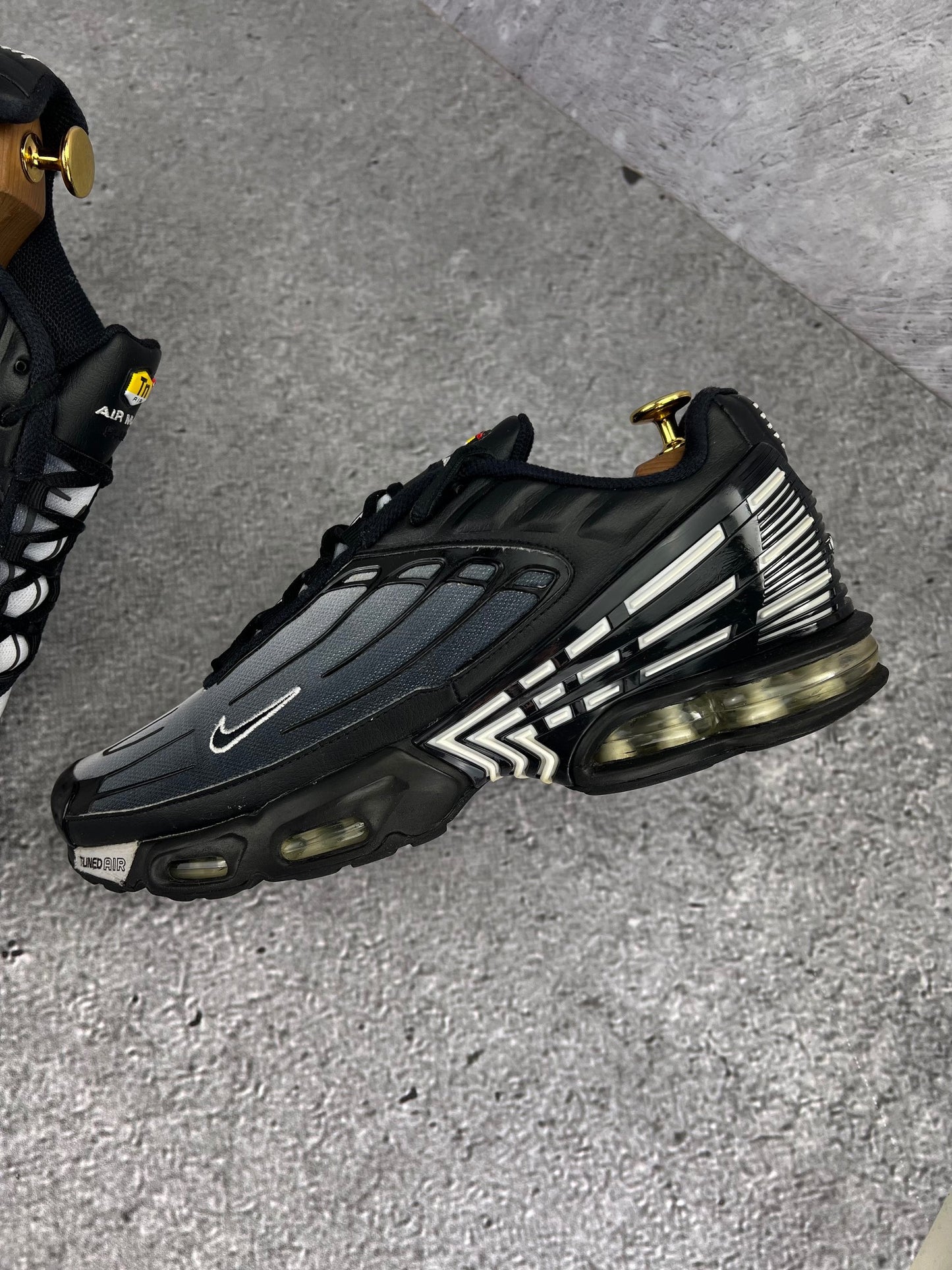 Nike Air Max Plus 3 Black White - buty sportowe, zewnętrzny panel lewego buta