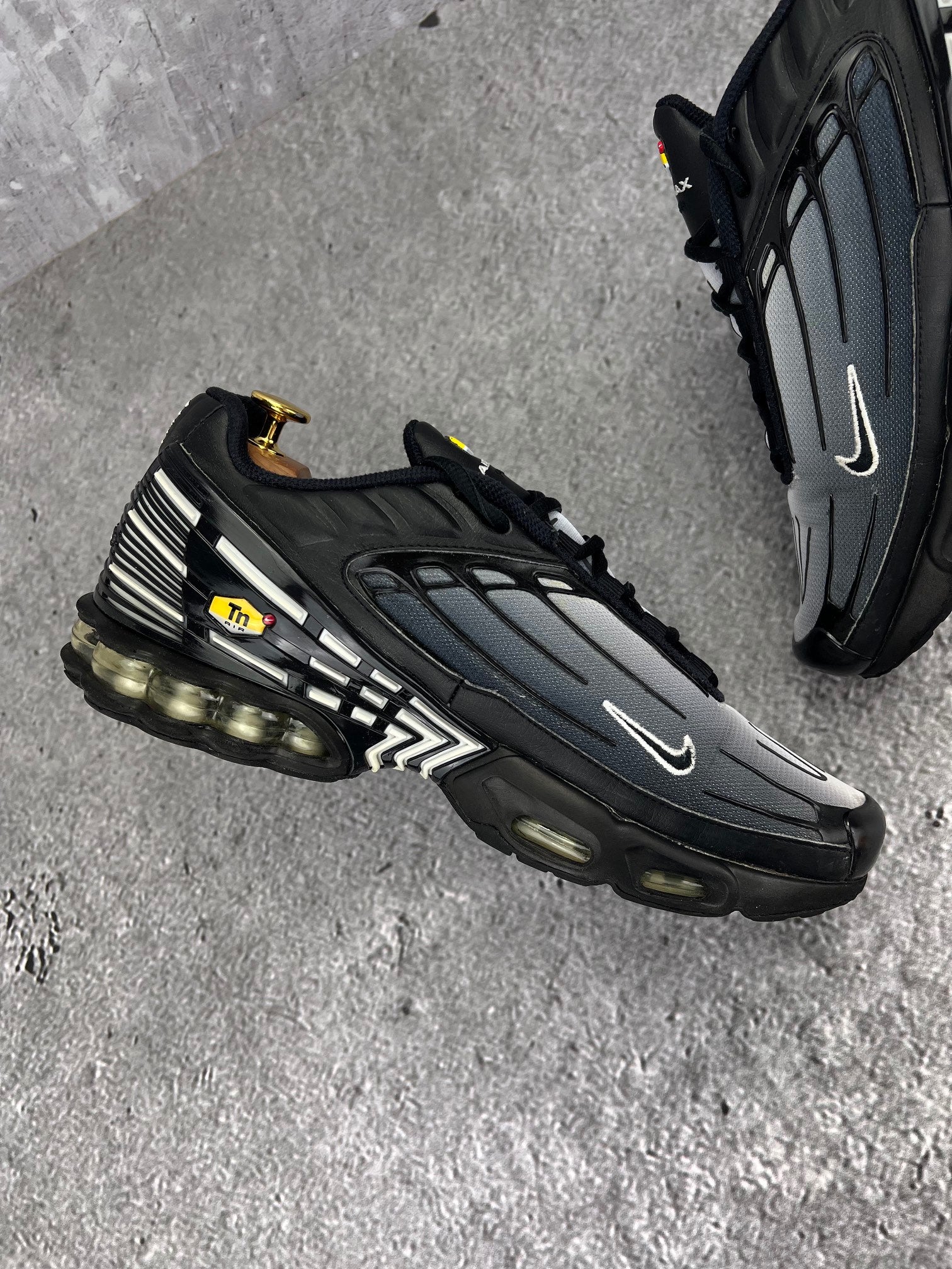 Nike Air Max Plus 3 Black White - buty sportowe, wewnętrzny panel lewego buta