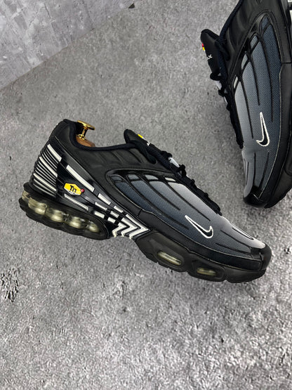 Nike Air Max Plus 3 Black White - buty sportowe, wewnętrzny panel lewego buta