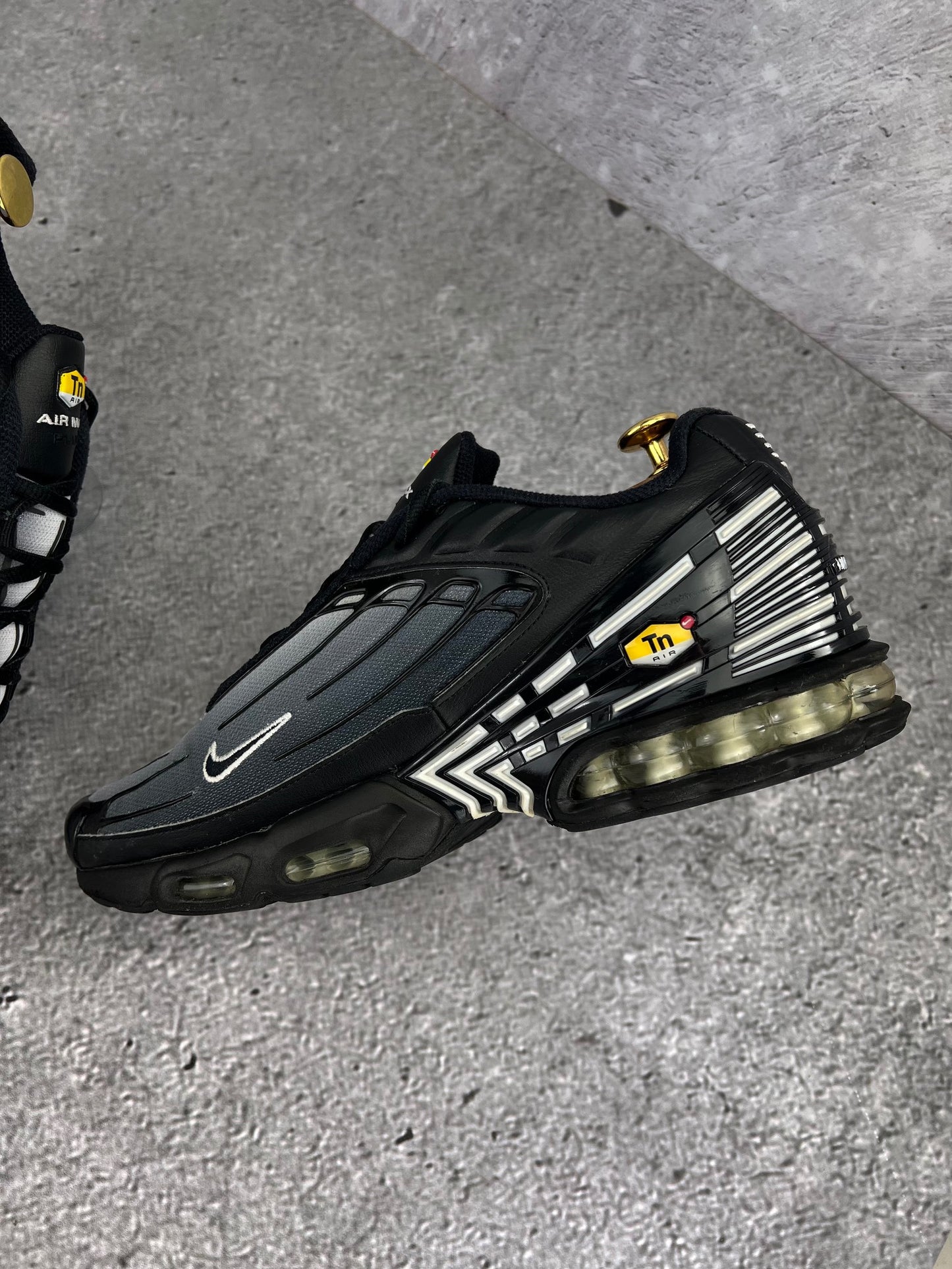Nike Air Max Plus 3 Black White - buty sportowe, wewnętrzny panel prawego buta