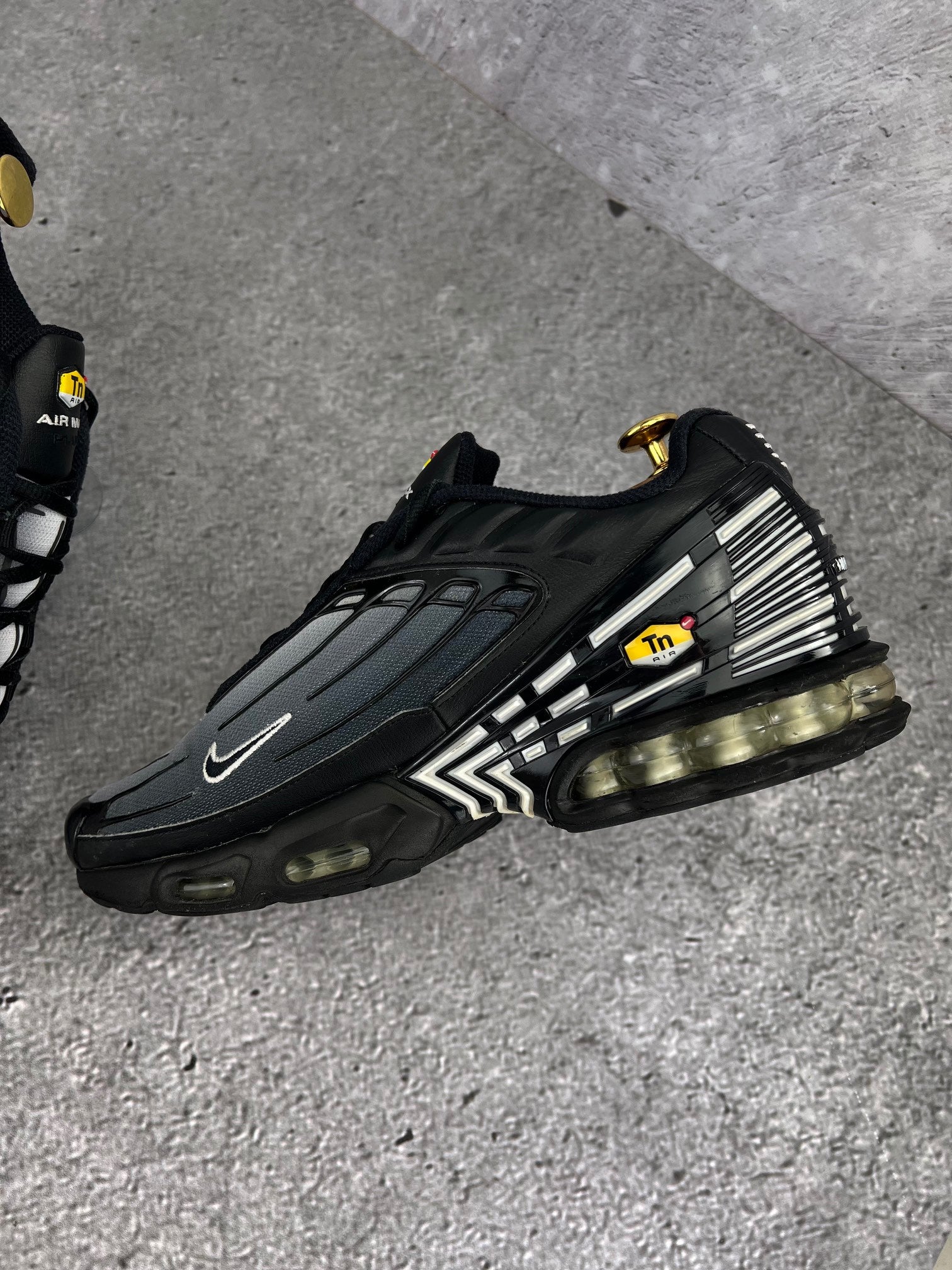 Nike Air Max Plus 3 Black White - buty sportowe, wewnętrzny panel prawego buta