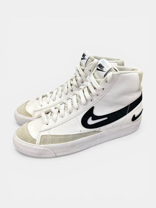 Nike Blazer Mid '77 White Black - buty sportowe, widok z boku