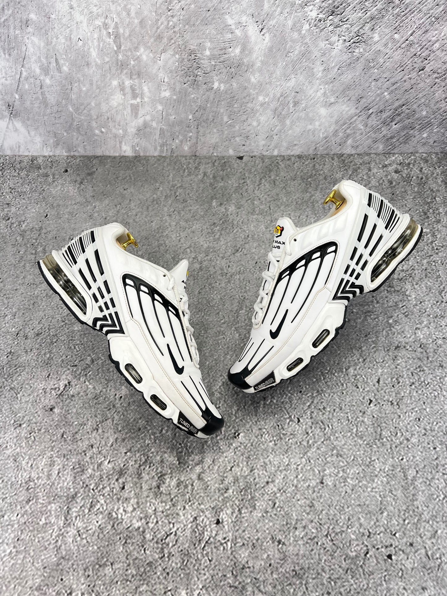 Nike Air Max Plus III Leather CK6716-100 - buty sportowe, widok z góry na zewnętrzną stronę butów