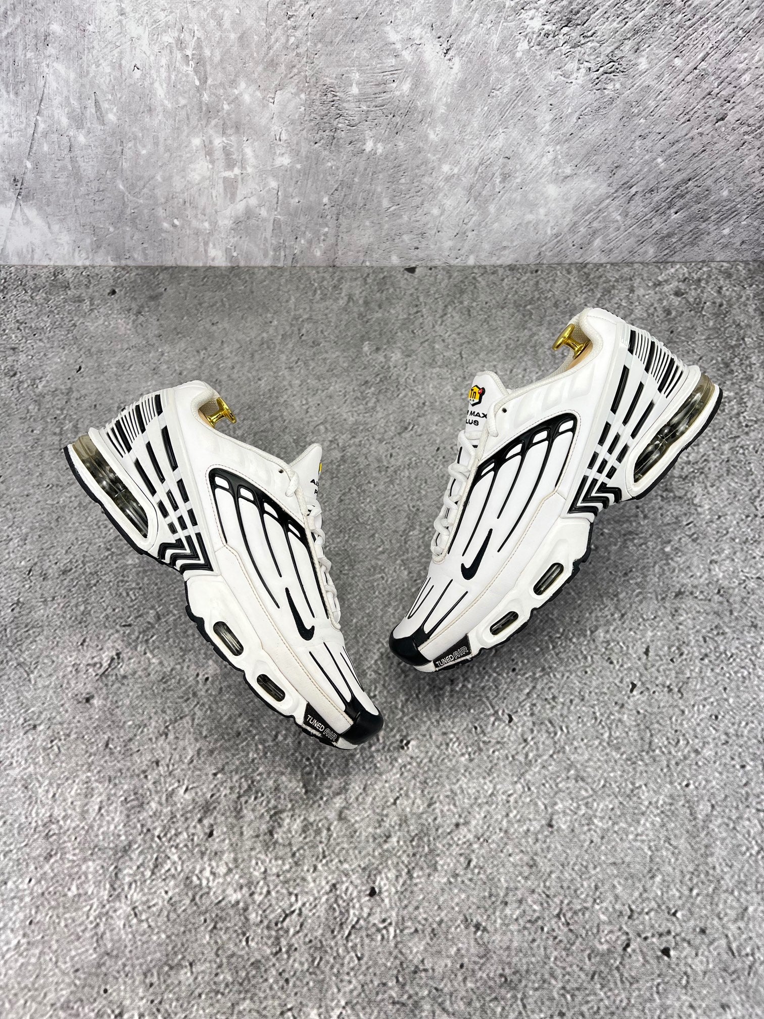 Nike Air Max Plus III Leather CK6716-100 - buty sportowe, widok z góry na zewnętrzną stronę butów