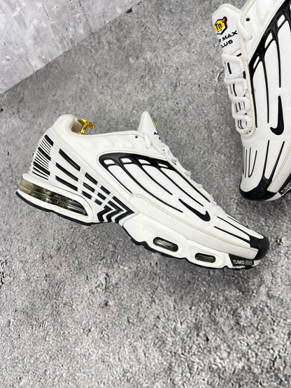 Nike Air Max Plus III Leather CK6716-100 - buty sportowe, zewnętrzny panel prawego buta