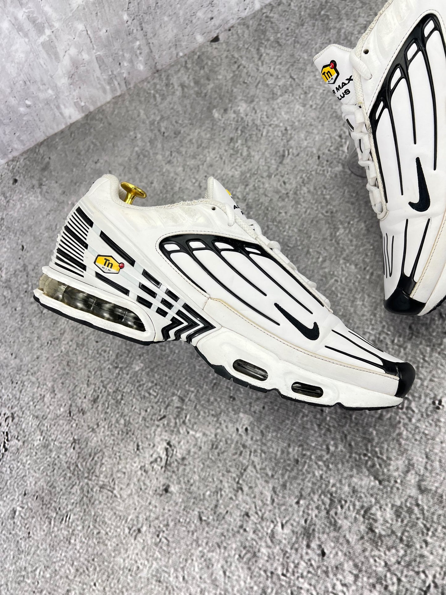 Nike Air Max Plus III Leather CK6716-100 - buty sportowe, wewnętrzny panel lewego buta