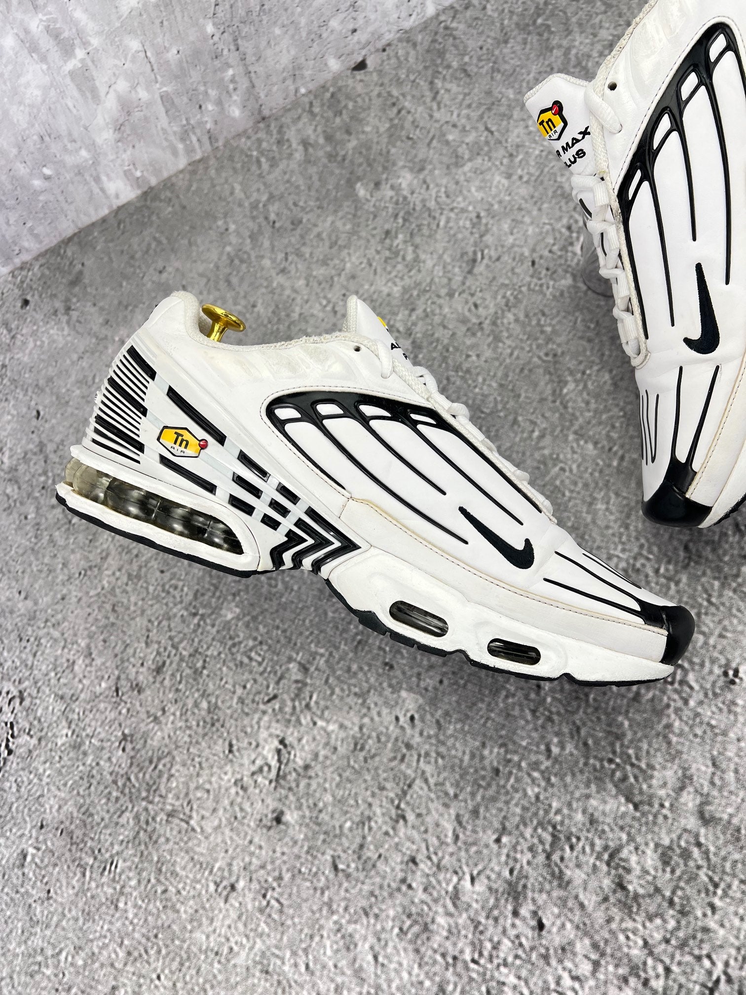 Nike Air Max Plus III Leather CK6716-100 - buty sportowe, wewnętrzny panel lewego buta