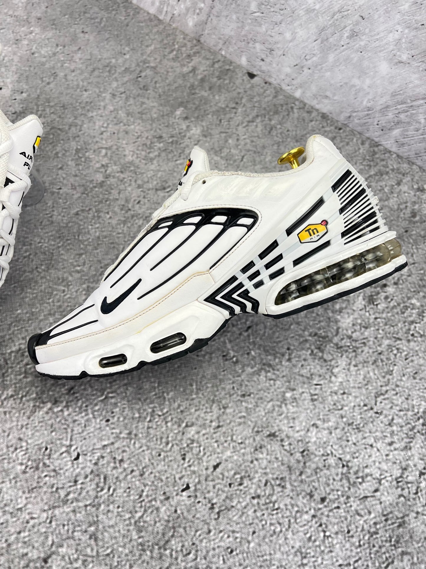 Nike Air Max Plus III Leather CK6716-100 - buty sportowe, wewnętrzny panel prawego buta