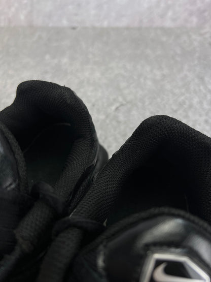 Nike Air Max Plus Triple Black - buty sportowe, zapiętki butów