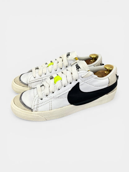 Nike Blazer Low '77 Jumbo DN2158-101 - buty sportowe, widok z boku
