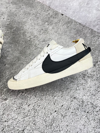 Nike Blazer Low '77 Jumbo DN2158-101 - buty sportowe, zewnętrzny panel lewego buta